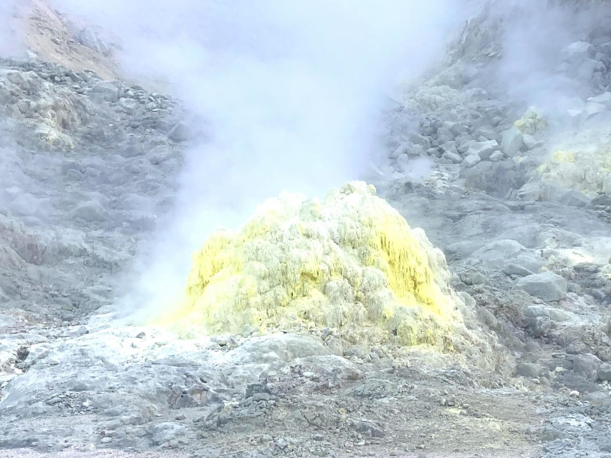 北海道弟子屈町の硫黄山麓