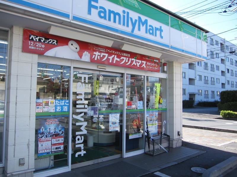 ファミリーマート南越谷駅北通り店左側から
