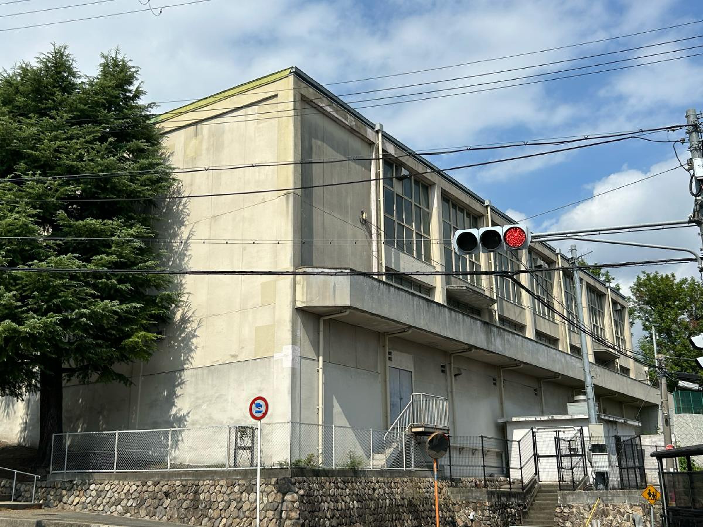 豊中 市立 第 三 中学校