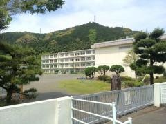服織西小学校