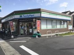 ファミリーマート　万場大橋店