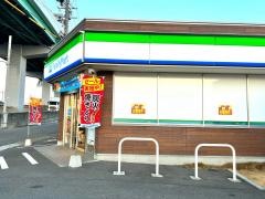 ファミリーマート　万場大橋店