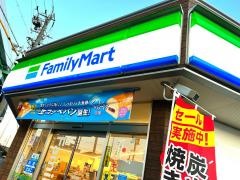 ファミリーマート　万場大橋店