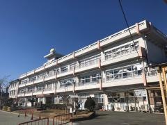 日進小学校