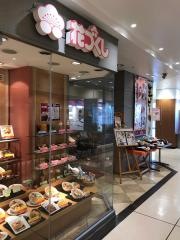 ボンベルタ百貨店　花づくし