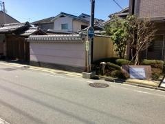 「藤森神社前」バス停留所