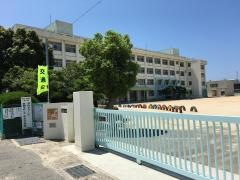 林小学校