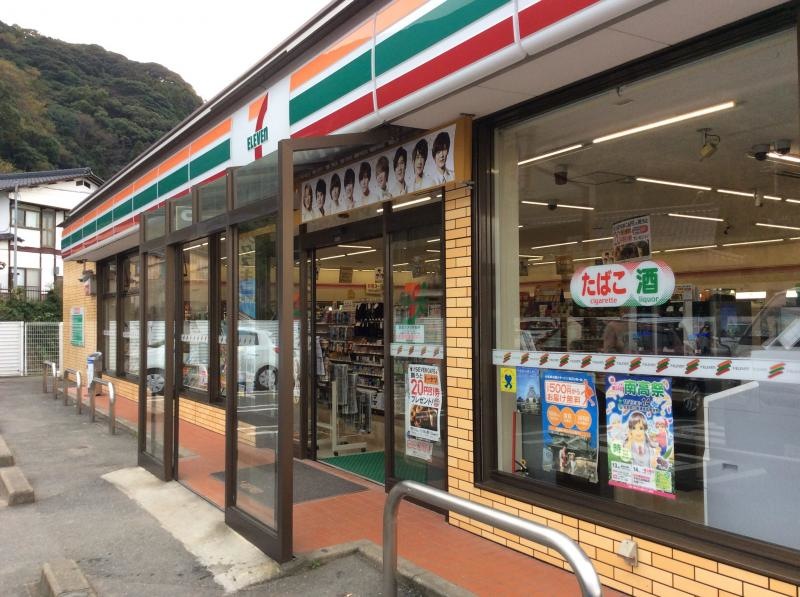 セブンイレブン唐津鏡店です。