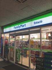 ファミリーマート　西春駅店