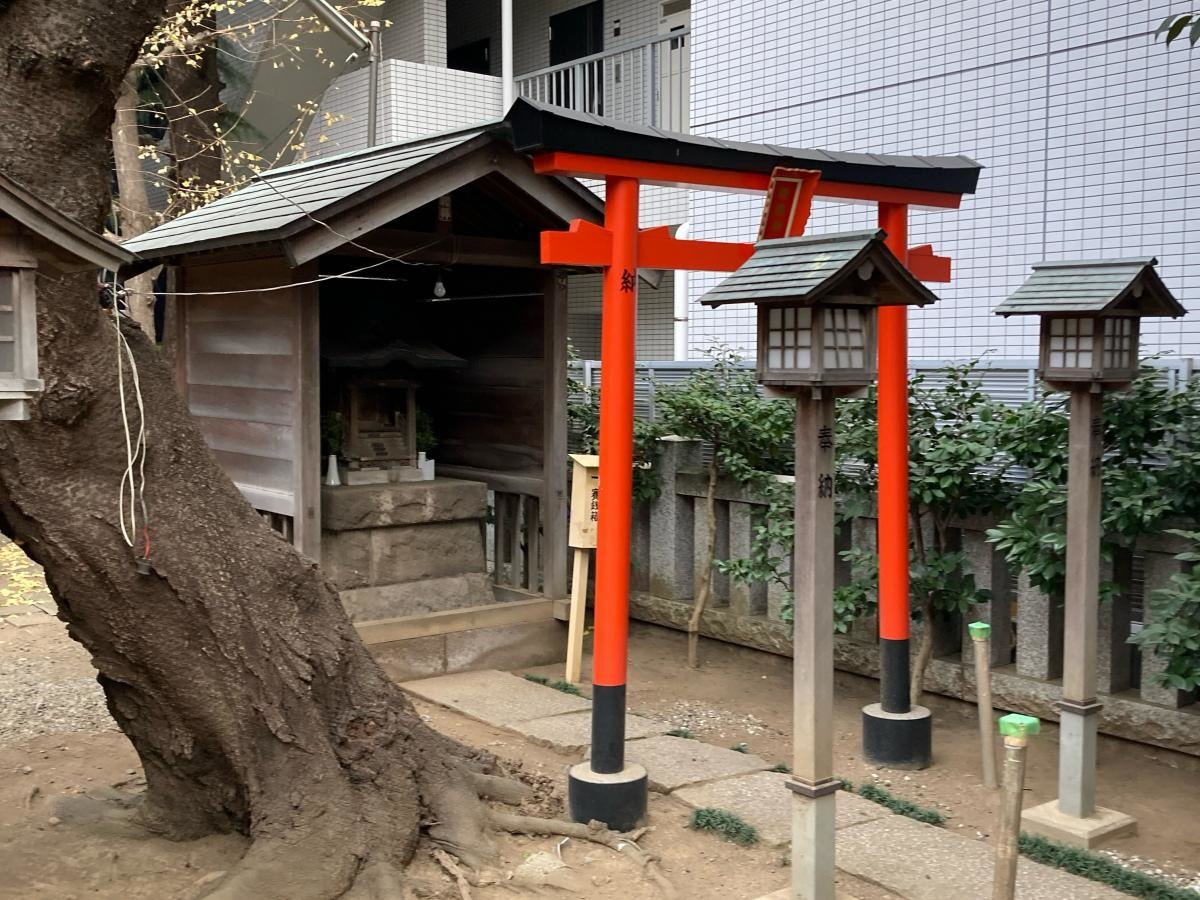 御園神社の施設外観です。