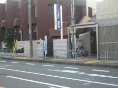 「青年会場前」バス停留所
