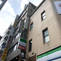 ファミリーマート　大門駅前店