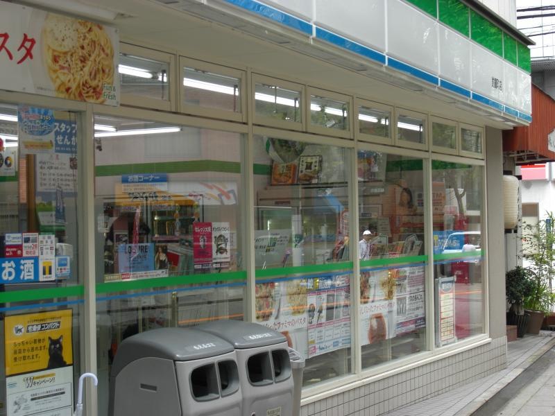 ファミリーマート釣鐘町店