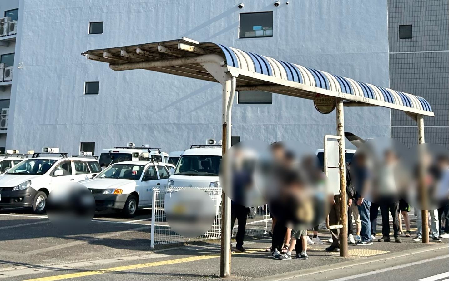 「年金事務所入口」バス停留所の外観