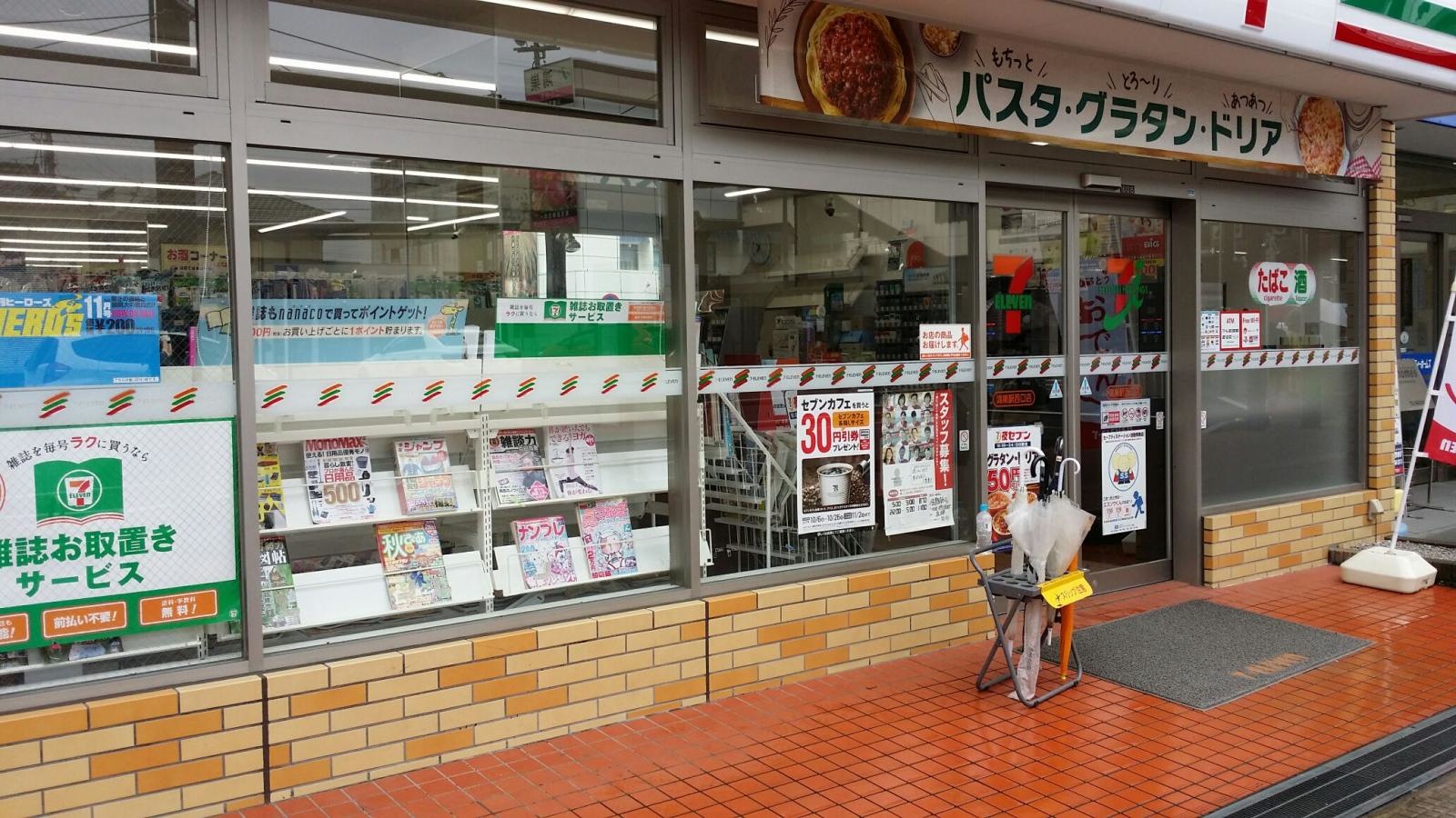 向かって左側から