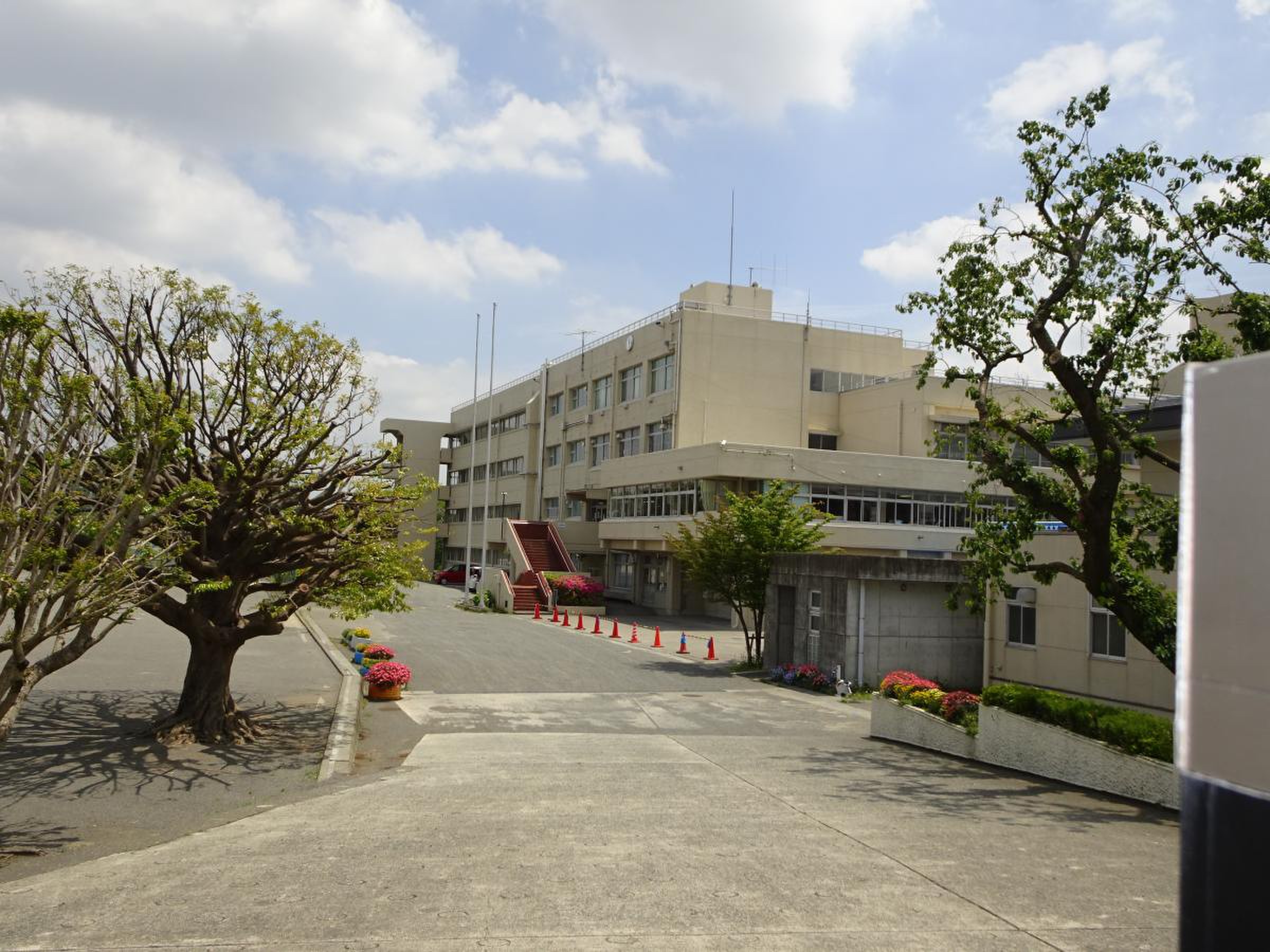 厚木 市立 戸室 小学校