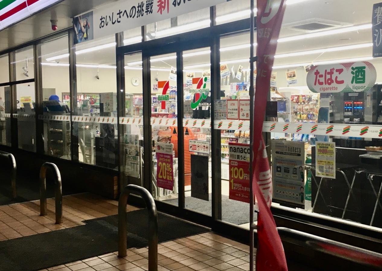 店舗入り口付近。