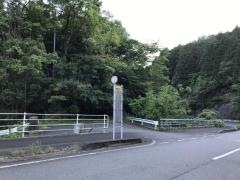 「小学校前(山口市徳地柚木)」バス停留所