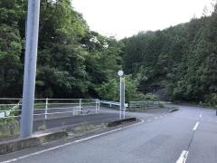 「小学校前(山口市徳地柚木)」バス停留所