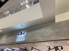 アディダスオリジナルスショップ　ららぽーと名古屋みなとアクルス店