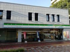 ファミリーマート　多摩センター駅南店