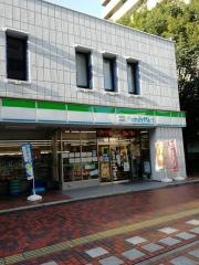 ファミリーマート　多摩センター駅南店