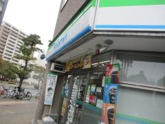 ファミリーマート　上八丁堀店