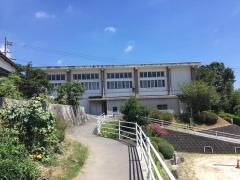 由西小学校
