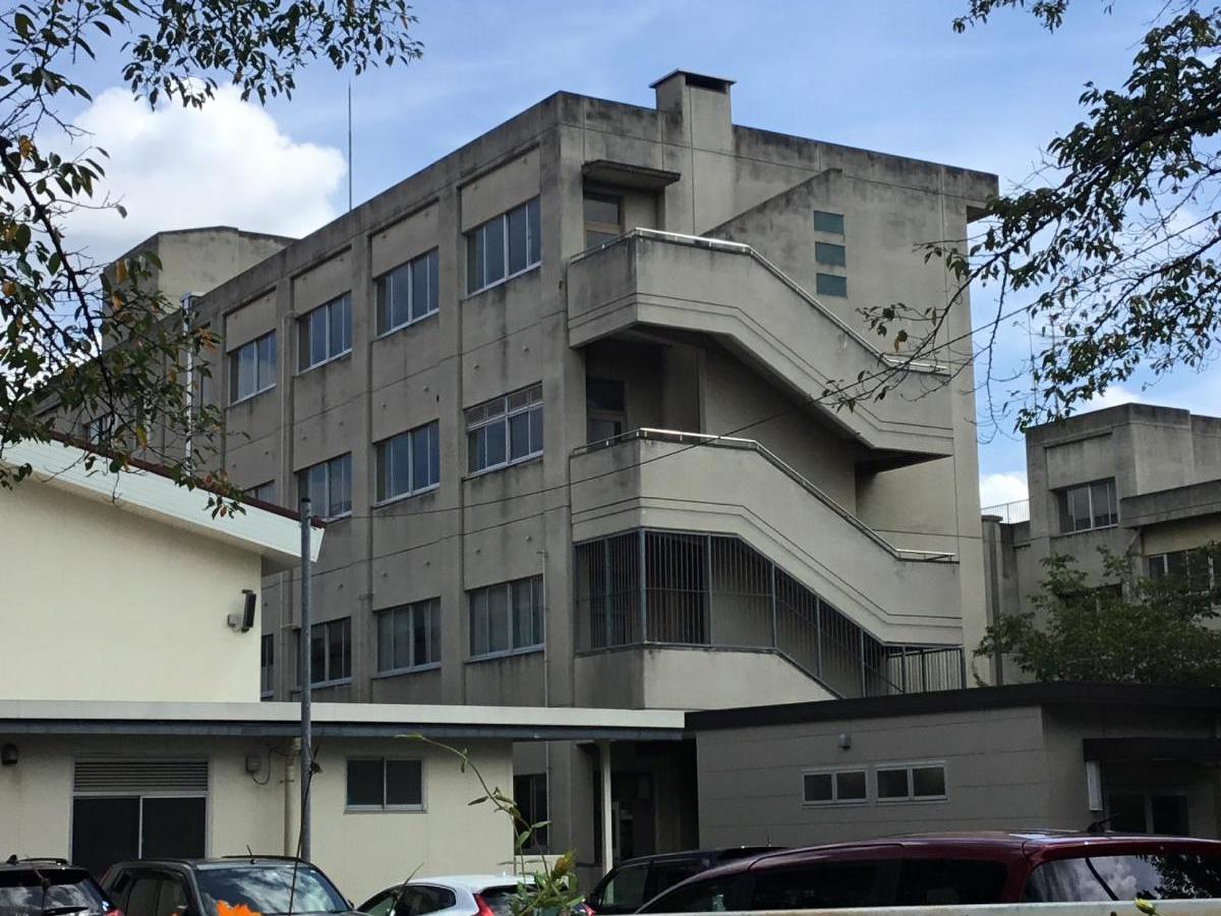 相模原 市立 由野台 中学校