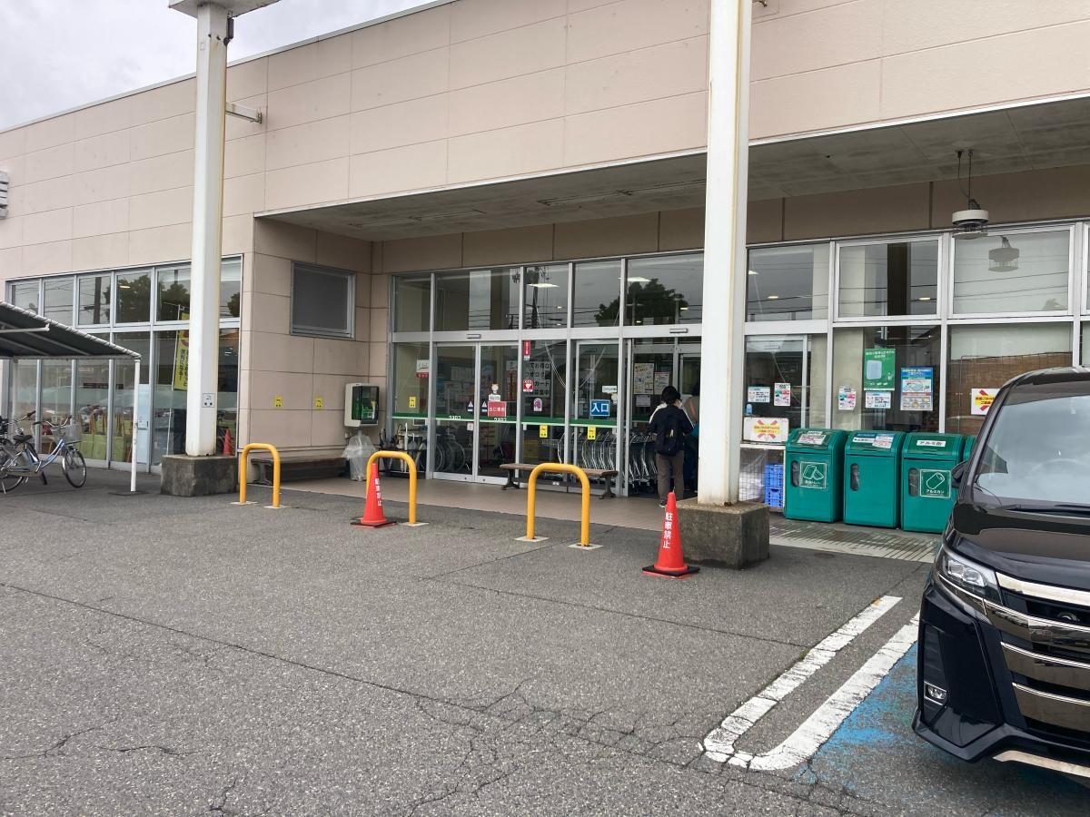 店舗入り口付近。