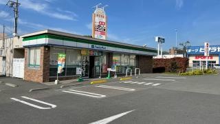 ファミリーマート　松山衣山店