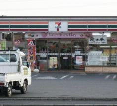 セブンイレブン　伊勢原下糟屋歌川店