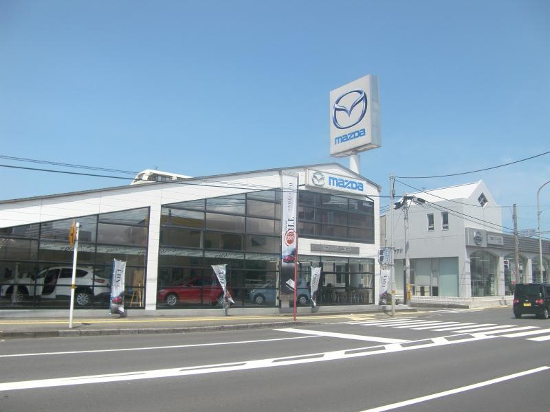 九州マツダ中津店建物外観