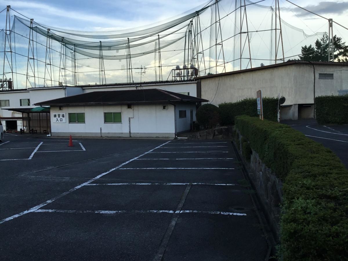 大駐車場完備なのでお車でも安心のゴルフ場