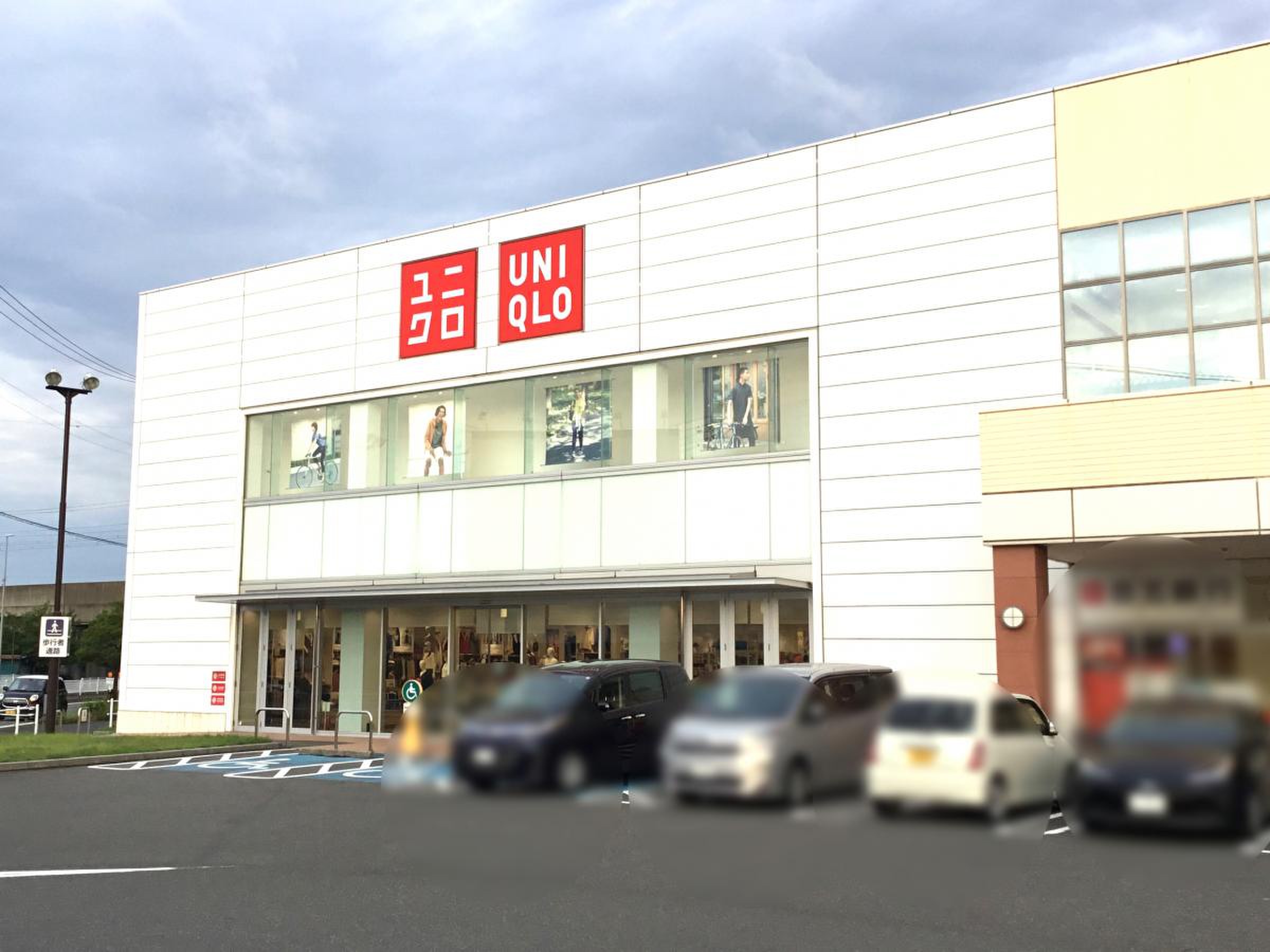 ユニクロ 中川 富田 店