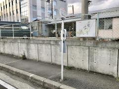 「小塚地下道前」バス停留所