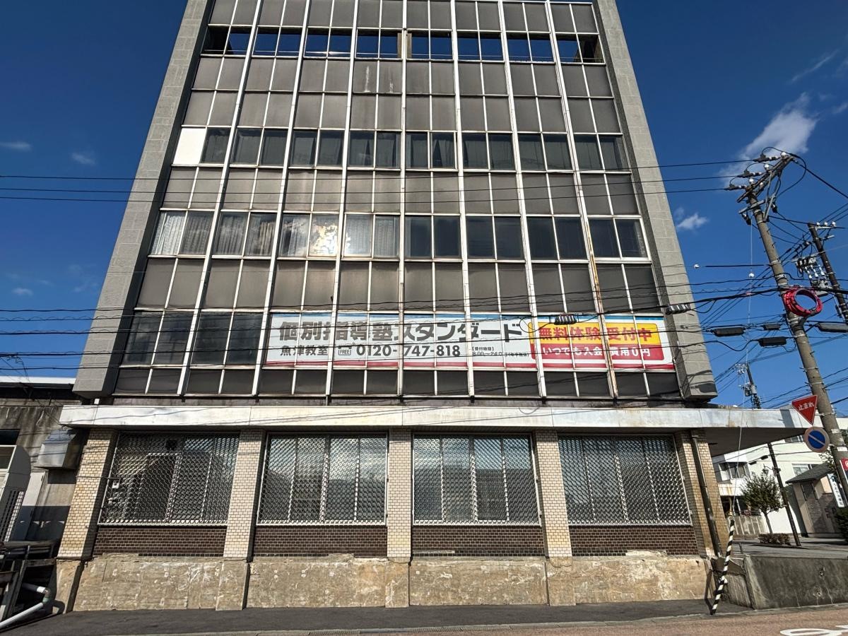 建物側面
