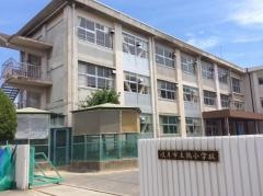 鶉小学校