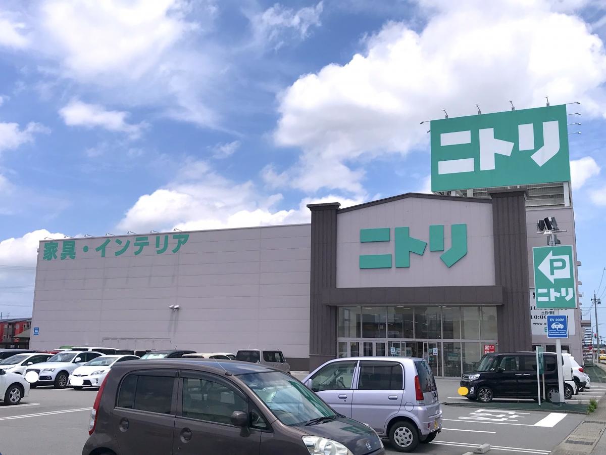 建物右斜め