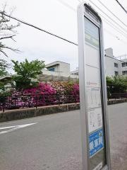「三箇牧校前」バス停留所