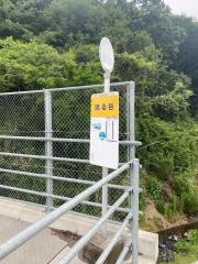 「鳴る谷」バス停留所