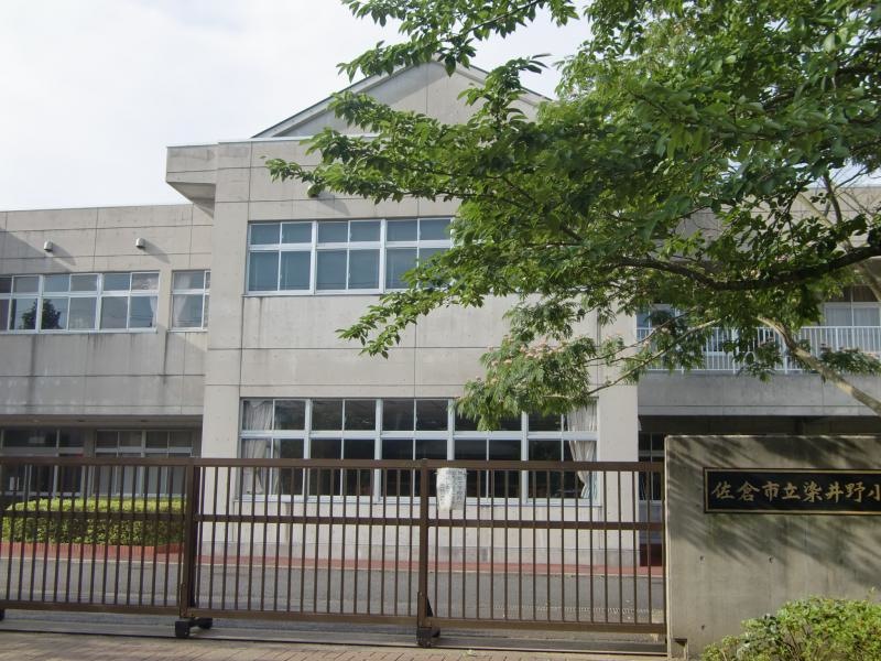 染井野小学校正面