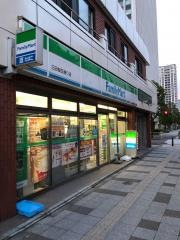 ファミリーマート　三田桜田通り店