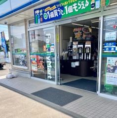 ファミリーマート　小山あじと店
