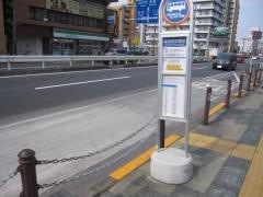 「綾瀬警察署前」バス停留所