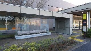 「東京病院玄関前」バス停留所
