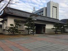 箕浦家武家門