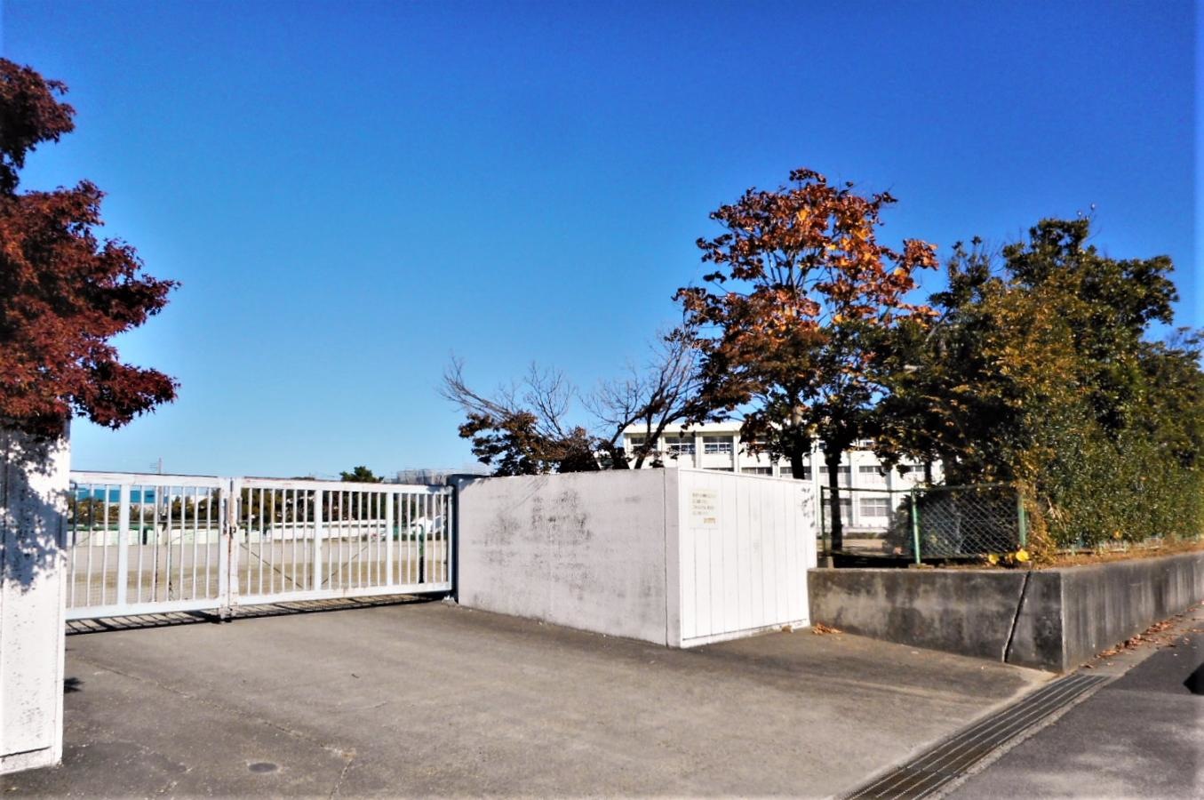 三吉小学校の通用門
