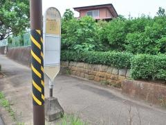 「及川球技場入口」バス停留所