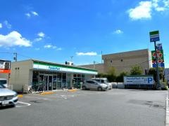 ファミリーマート　六町駅前店